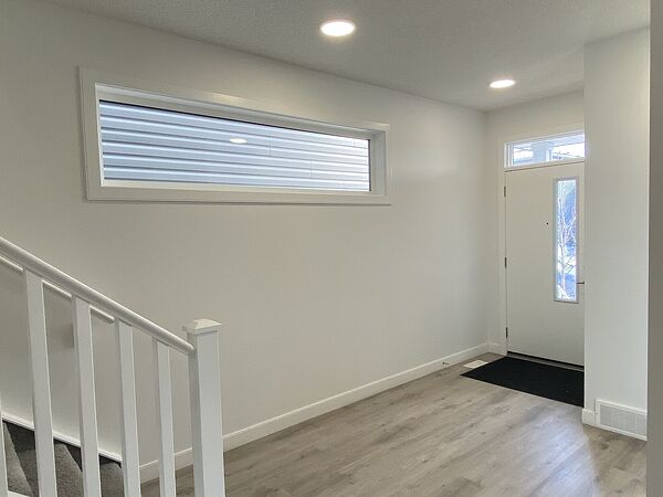 Calgary 4 bedrooms House for rent. Property photo: 749916-2