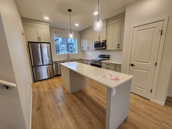 Calgary 3 + Den bedrooms Duplex for rent. Property photo: 749944-2