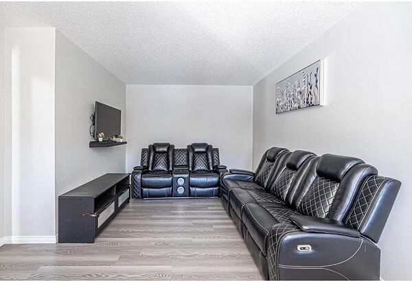 Calgary 2 bedrooms Condo Unit for rent. Property photo: 749950-3