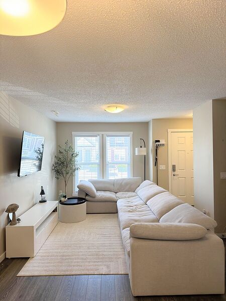 Calgary 2 bedrooms Townhouse for rent. Property photo: 749955-2