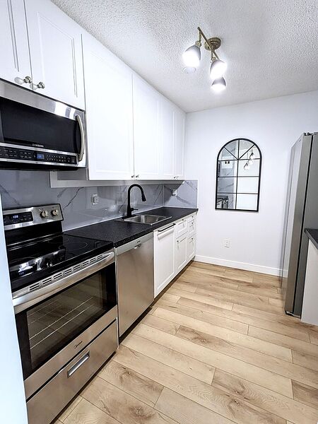 Calgary 3 bedrooms Condo Unit for rent. Property photo: 749967-2