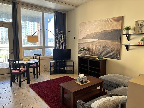 Calgary 1 bedroom Condo Unit for rent. Property photo: 749968-2
