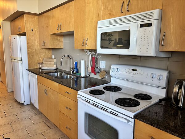 Calgary 1 bedroom Condo Unit for rent. Property photo: 749968-3