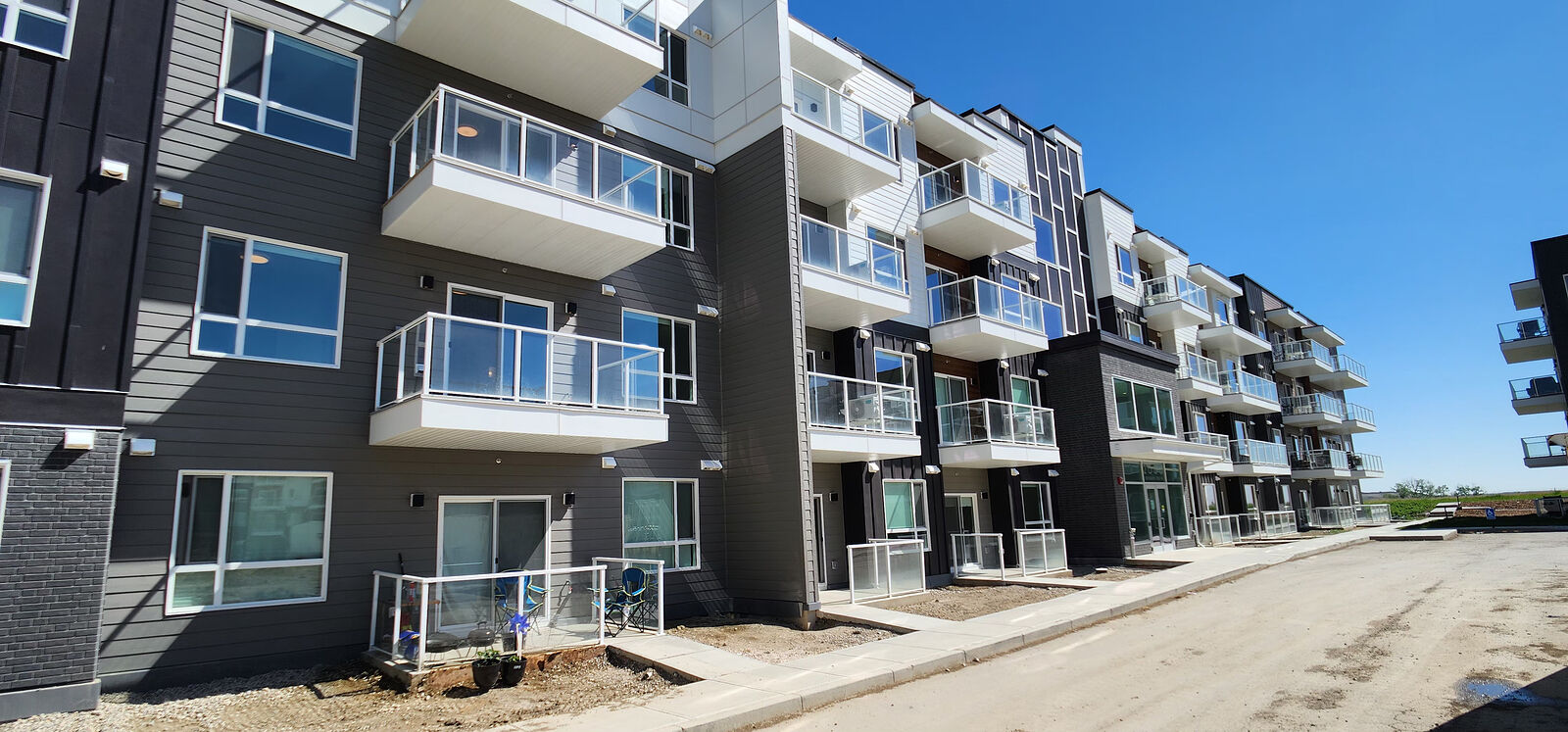 Calgary 2 bedrooms Condo Unit for rent. Property photo: 749984-1