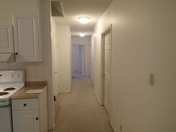 Calgary 2 bedrooms Duplex for rent. Property photo: 749998-2