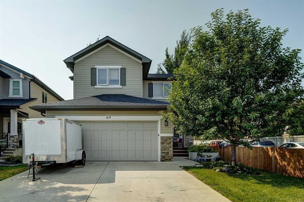 Calgary 3 + Den bedrooms Main Floor for rent. Property photo: 750115-1