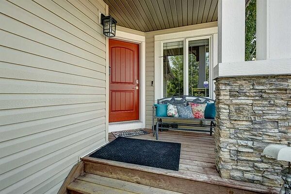 Calgary 3 + Den bedrooms Main Floor for rent. Property photo: 750115-2