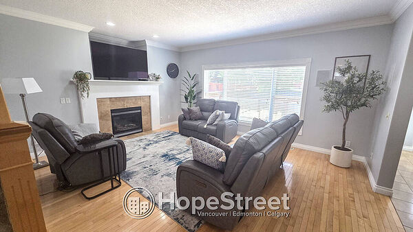 Calgary 4 bedrooms House for rent. Property photo: 750116-2