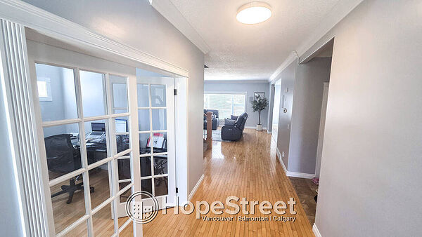 Calgary 4 bedrooms House for rent. Property photo: 750116-3
