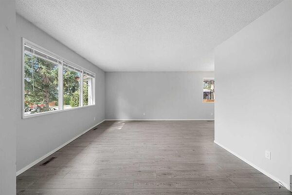 Calgary 3 bedrooms House for rent. Property photo: 750125-2