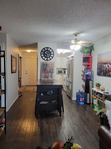 Calgary 1 bedroom Condo Unit for rent. Property photo: 750156-2