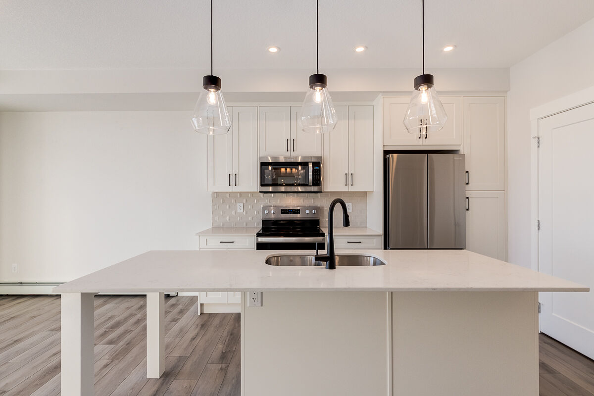 Calgary 2 bedrooms Condo Unit for rent. Property photo: 750200-1