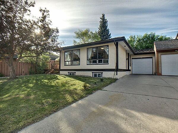 Calgary 5 bedrooms House for rent. Property photo: 750228-2