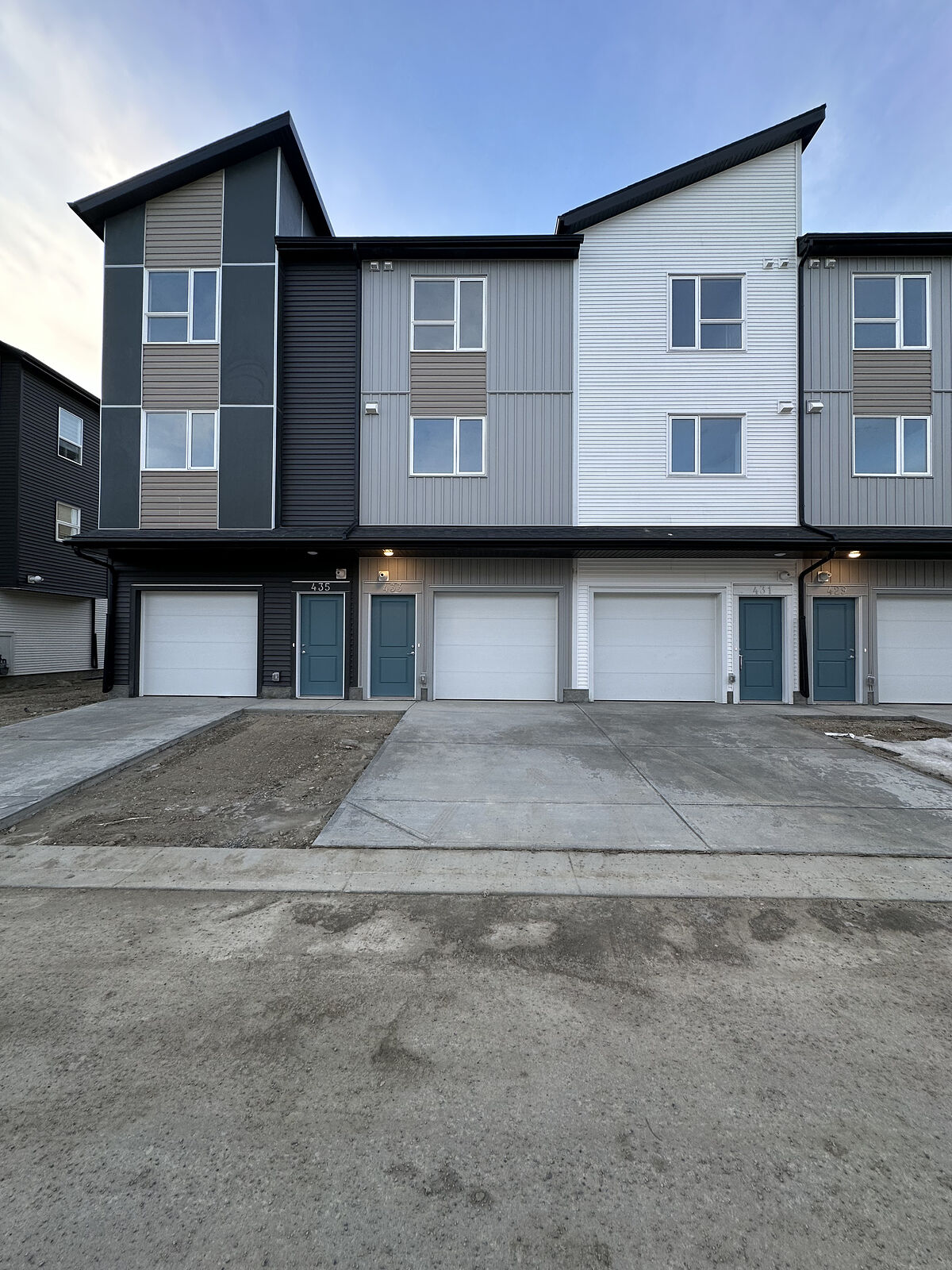 Calgary 2 + Den bedrooms Townhouse for rent. Property photo: 750262-1