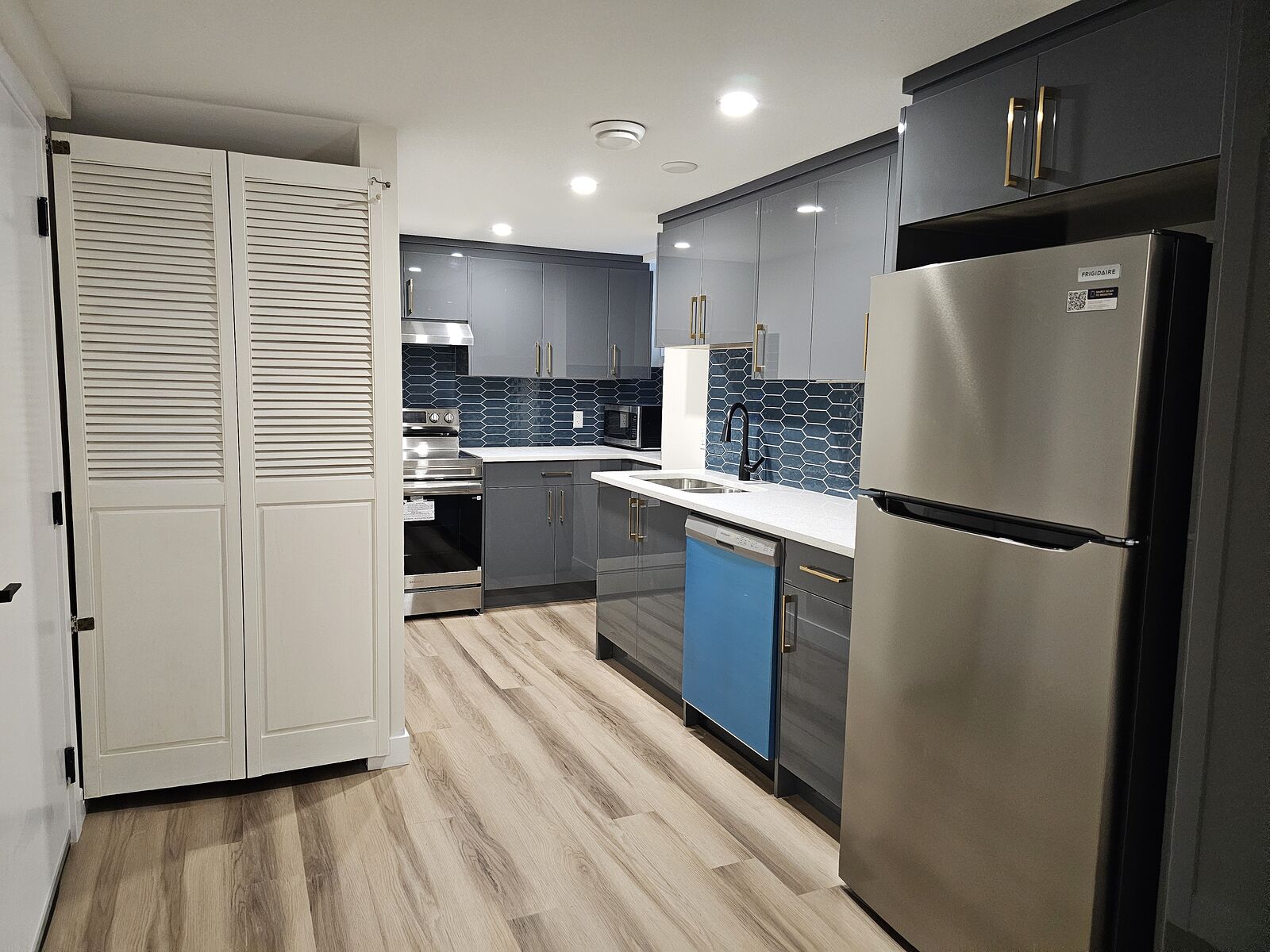Calgary 2 bedrooms Basement for rent. Property photo: 750289-1