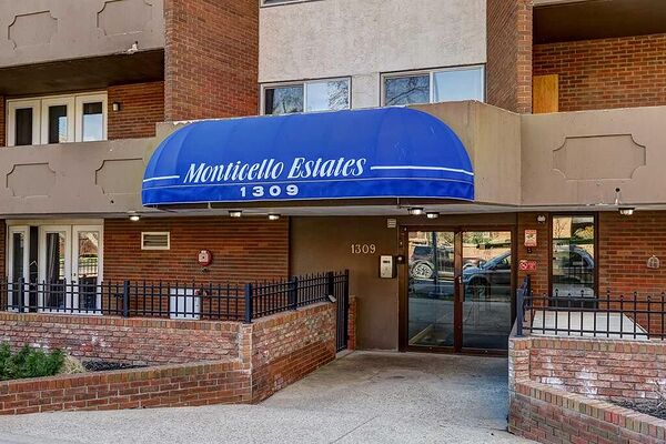 Calgary 2 + Den bedrooms Condo Unit for rent. Property photo: 750327-3
