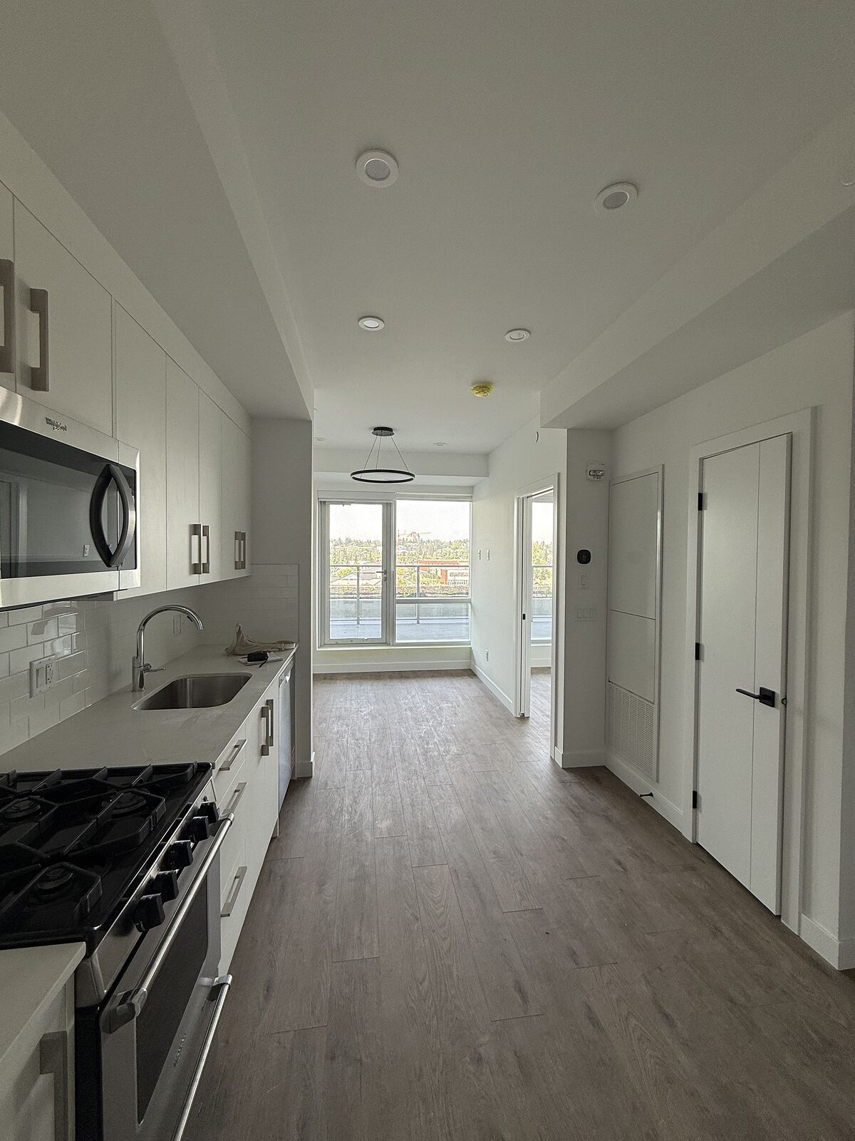Calgary 1 bedroom Condo Unit for rent. Property photo: 750365-1