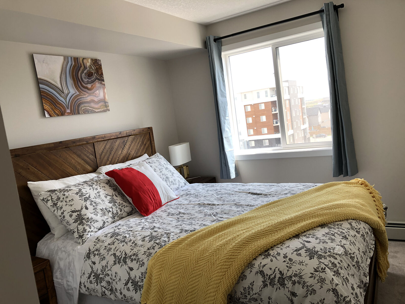 Calgary 2 bedrooms Condo Unit for rent. Property photo: 750387-1