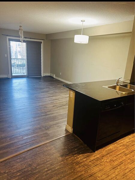 Calgary 2 bedrooms Condo Unit for rent. Property photo: 750431-2