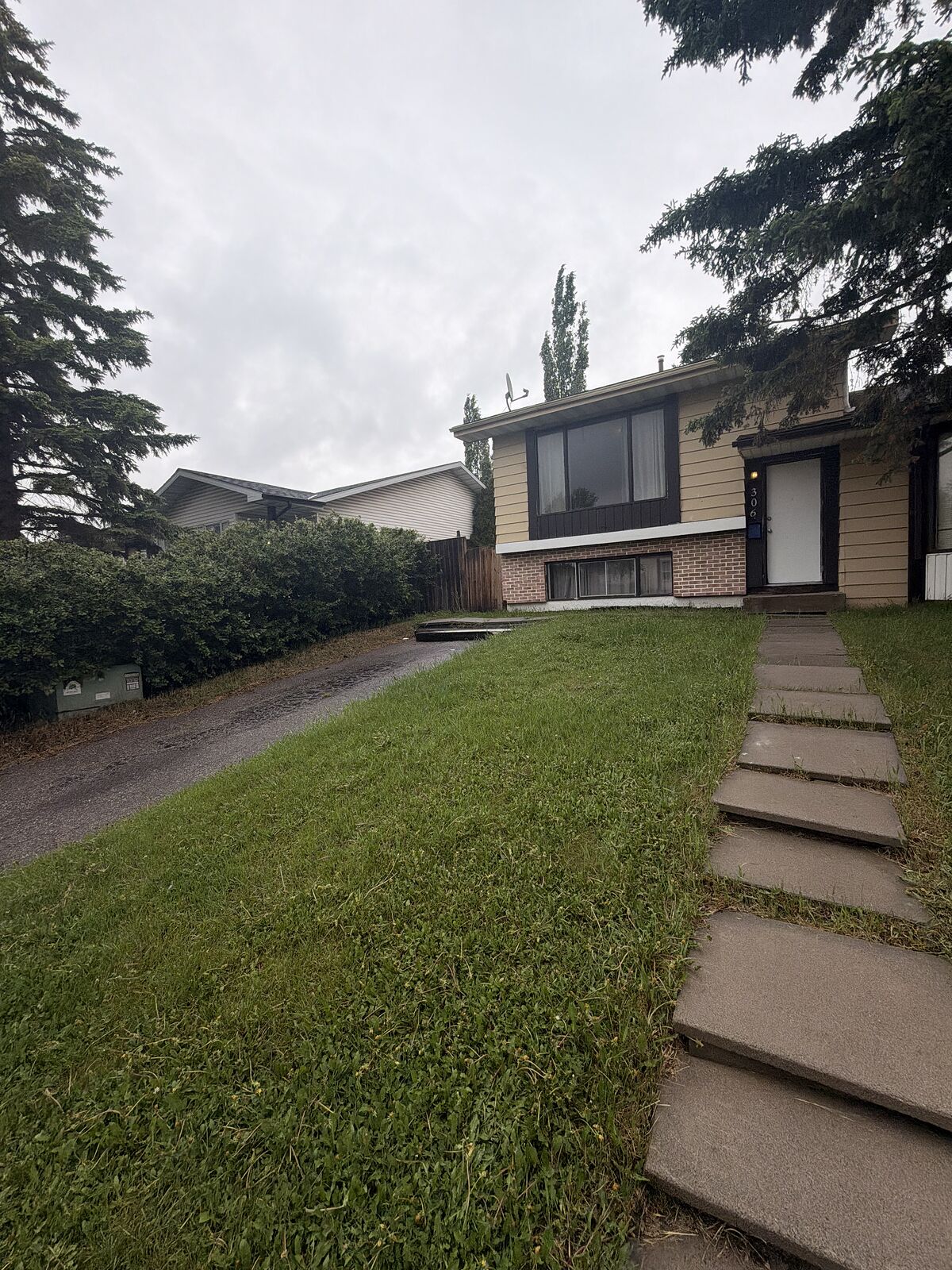 Calgary 2 bedrooms House for rent. Property photo: 750487-1
