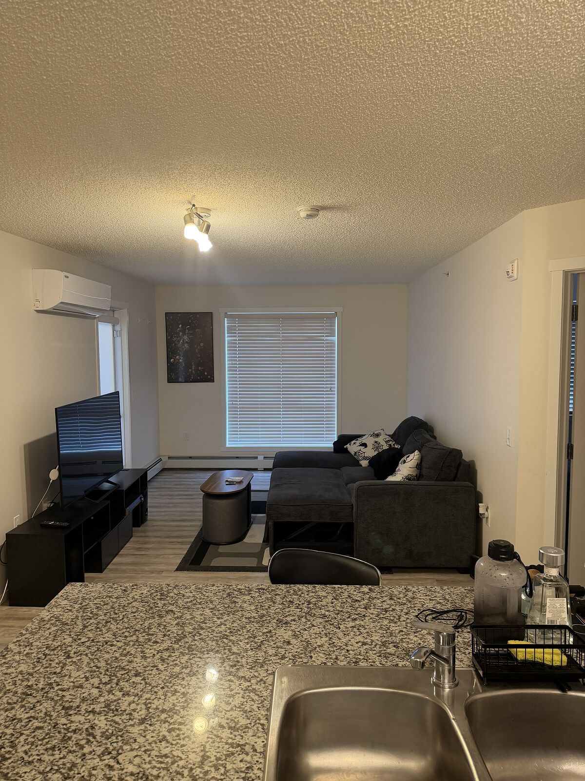 Calgary 2 bedrooms Room For Rent for rent. Property photo: 750574-1