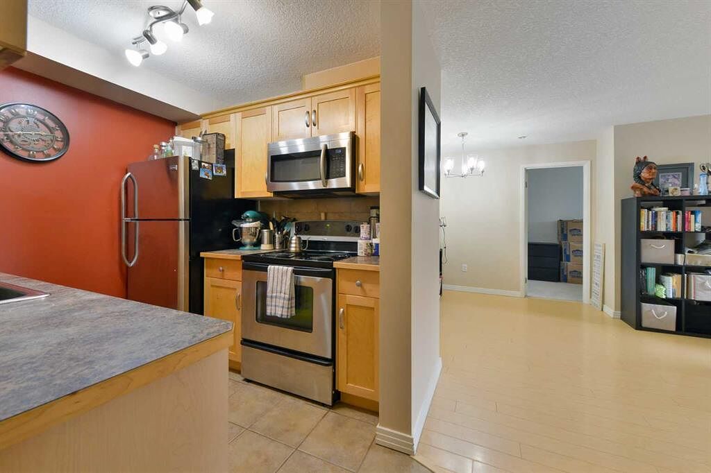 Calgary 2 bedrooms Condo Unit for rent. Property photo: 750652-1