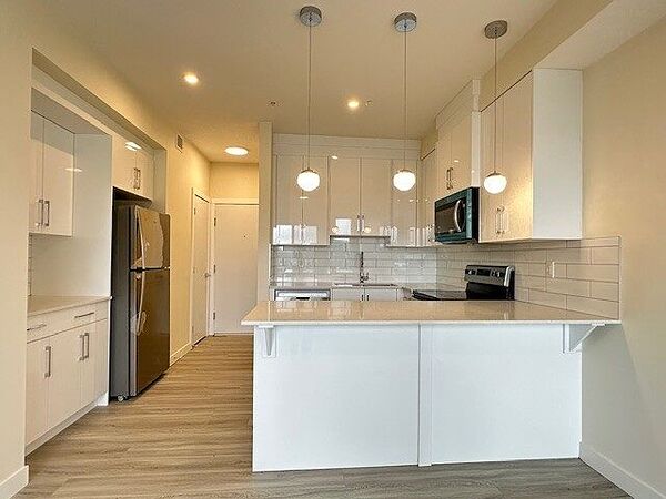 Calgary 2 bedrooms Condo Unit for rent. Property photo: 750678-3