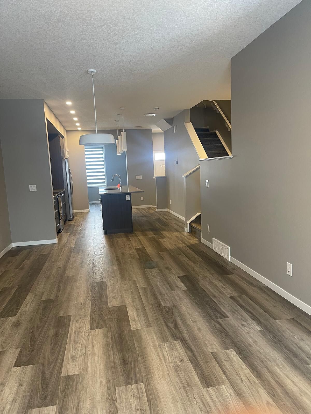 Calgary 4 + Den bedrooms Duplex for rent. Property photo: 750730-1