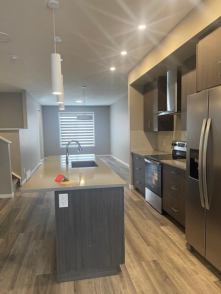 Calgary 4 + Den bedrooms Duplex for rent. Property photo: 750730-2