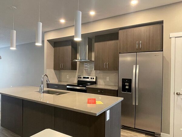 Calgary 4 + Den bedrooms Duplex for rent. Property photo: 750730-3