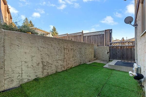Calgary 3 bedrooms Duplex for rent. Property photo: 750776-2