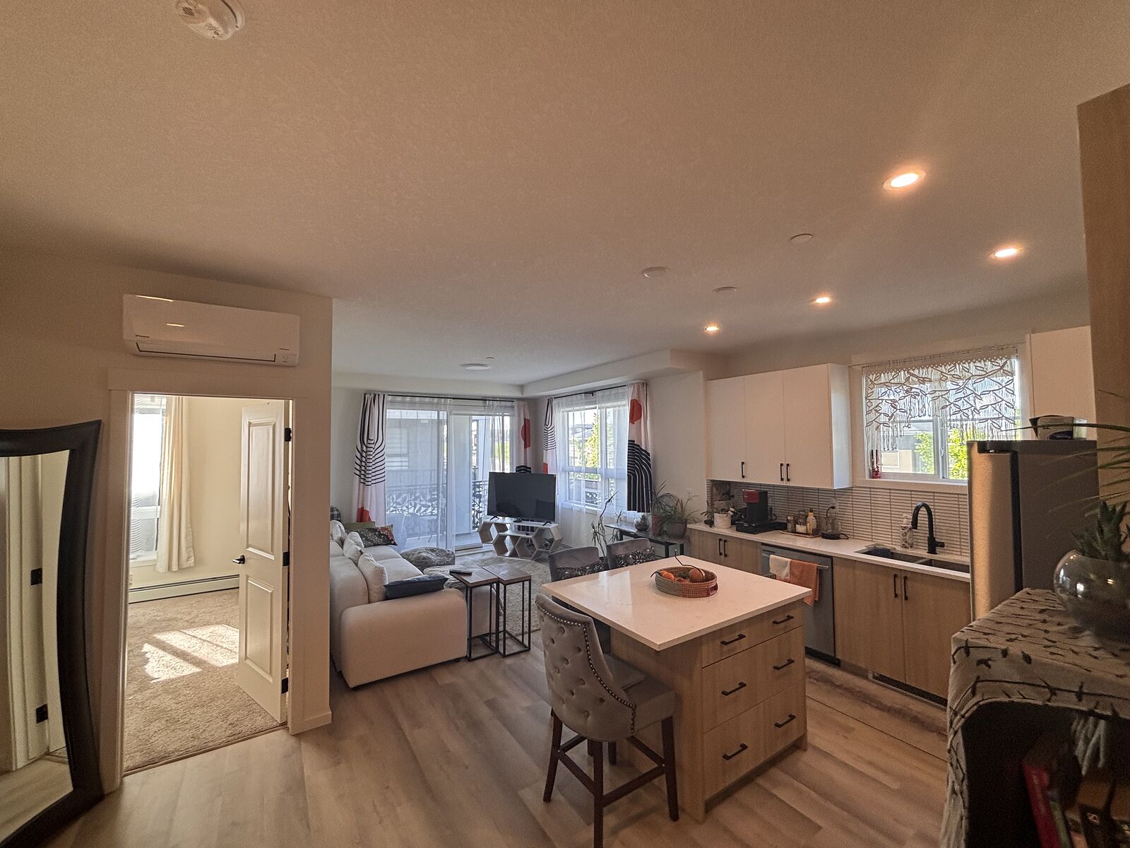 Calgary 2 bedrooms Condo Unit for rent. Property photo: 750818-1