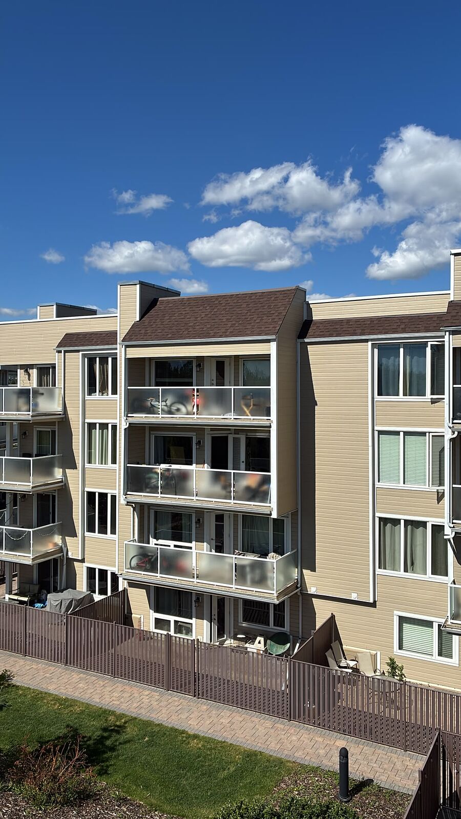 Calgary 2 bedrooms Condo Unit for rent. Property photo: 750823-1