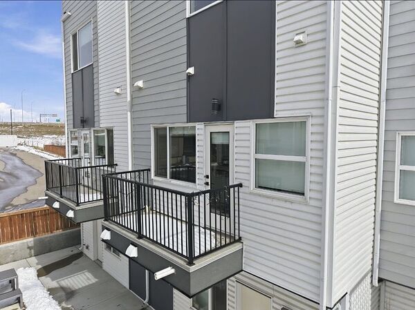 Calgary 3 bedrooms Townhouse for rent. Property photo: 750849-2