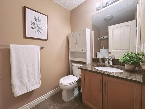 Calgary 2 bedrooms Room For Rent for rent. Property photo: 750890-3