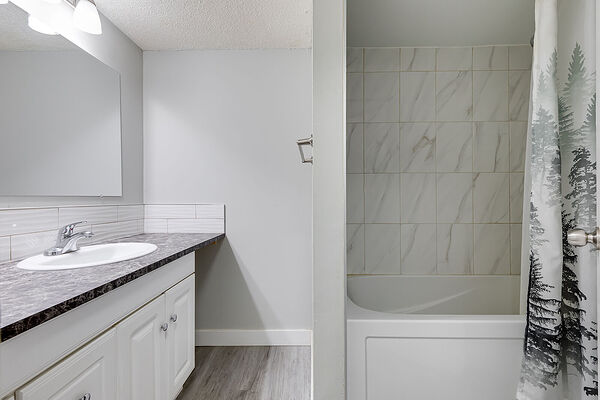 Calgary 2 bedrooms Fourplex for rent. Property photo: 750893-3