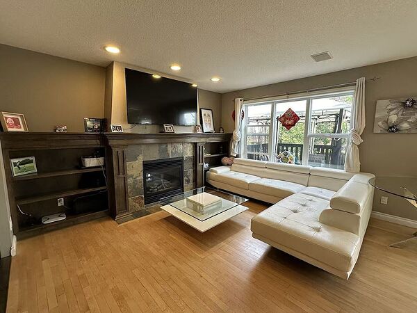Calgary 3 + Den bedrooms House for rent. Property photo: 750951-2