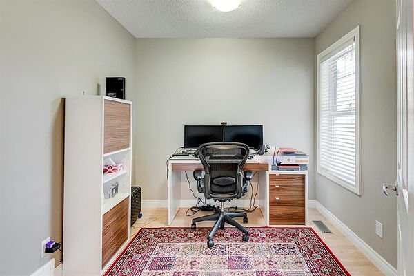 Calgary 3 + Den bedrooms House for rent. Property photo: 750951-3
