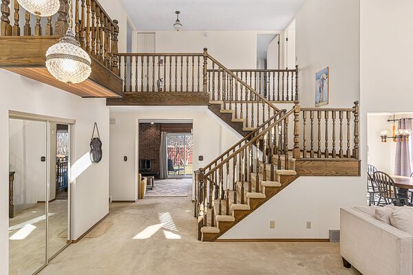 Calgary 5 bedrooms House for rent. Property photo: 750985-2