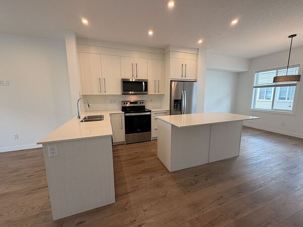 Calgary 4 bedrooms Townhouse for rent. Property photo: 751062-3