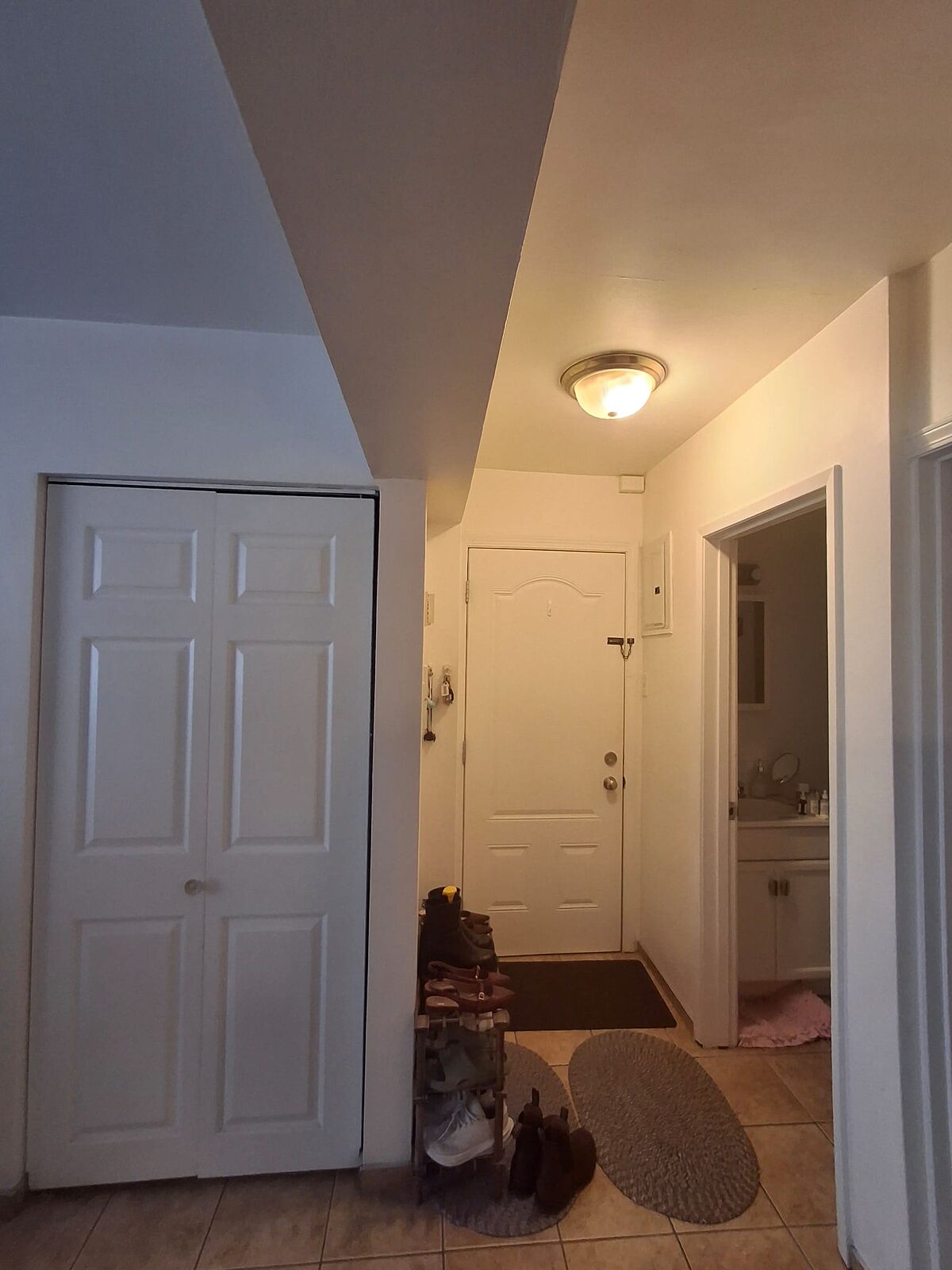 Calgary 1 bedroom Condo Unit for rent. Property photo: 751085-1