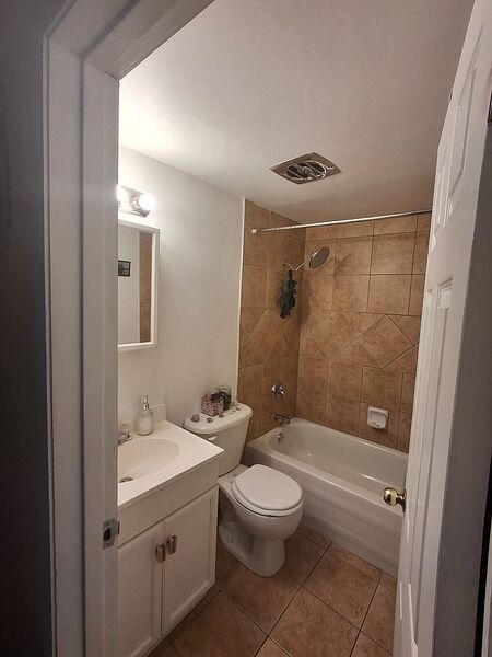 Calgary 1 bedroom Condo Unit for rent. Property photo: 751085-3