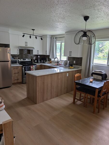 Calgary 2 + Den bedrooms Room For Rent for rent. Property photo: 751158-2