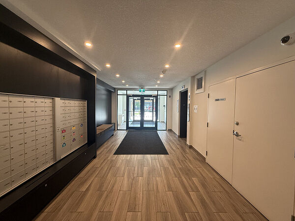 Calgary 2 bedrooms Condo Unit for rent. Property photo: 751179-3