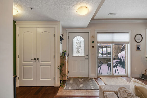 Calgary 2 bedrooms Condo Unit for rent. Property photo: 751255-2