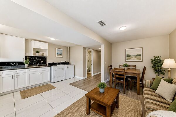 Calgary 2 bedrooms Basement for rent. Property photo: 751257-3