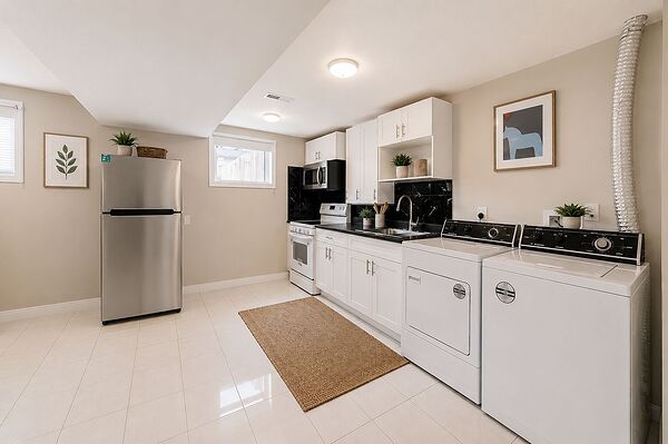 Calgary 2 bedrooms Basement for rent. Property photo: 751257-2