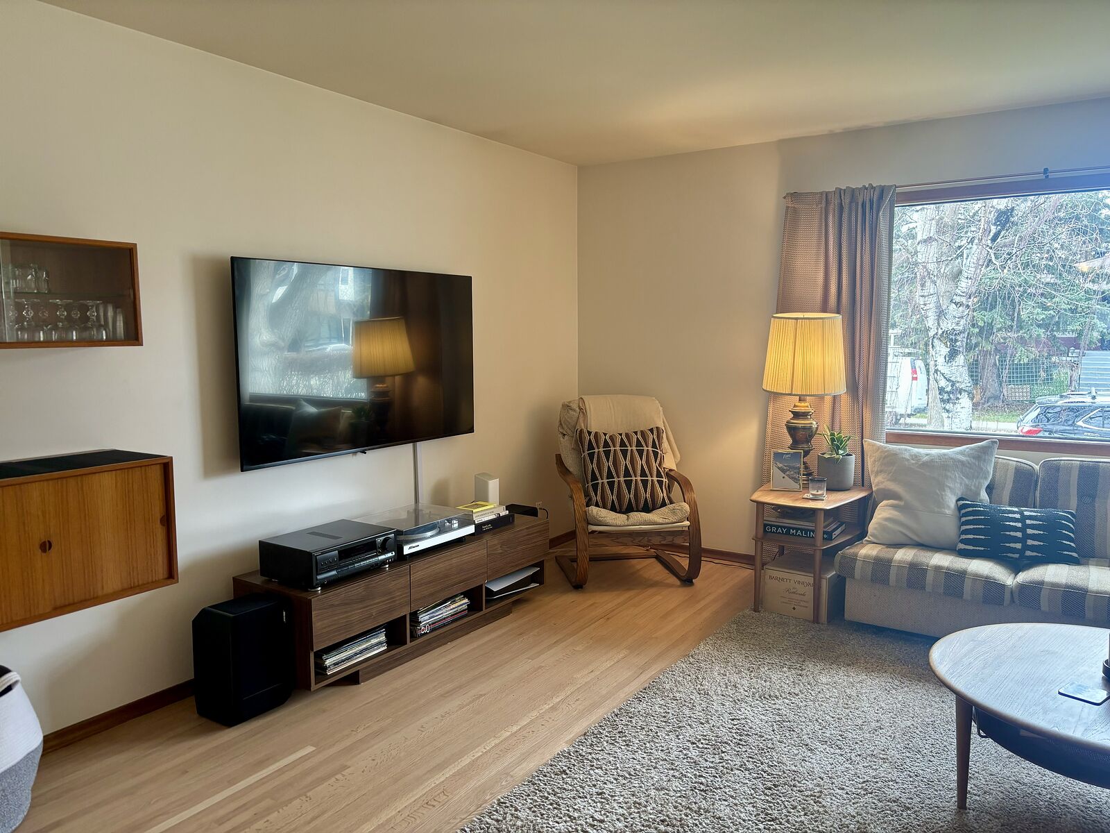 Calgary 2 bedrooms Duplex for rent. Property photo: 751307-1