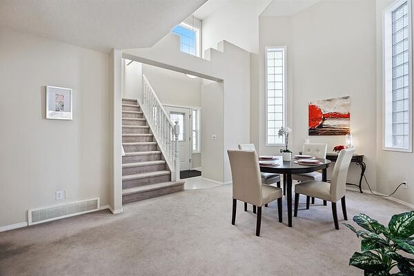 Calgary 3 + Den bedrooms House for rent. Property photo: 751336-3
