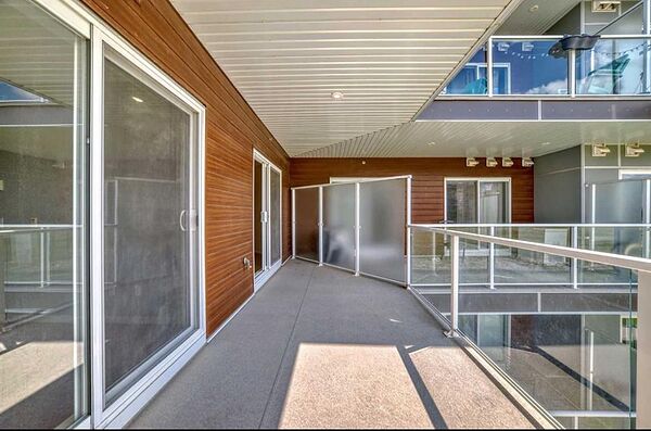 Calgary 2 + Den bedrooms Condo Unit for rent. Property photo: 751339-3